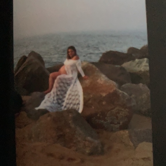 Lace maternity long sleeve open split gown - Picture 8 of 10